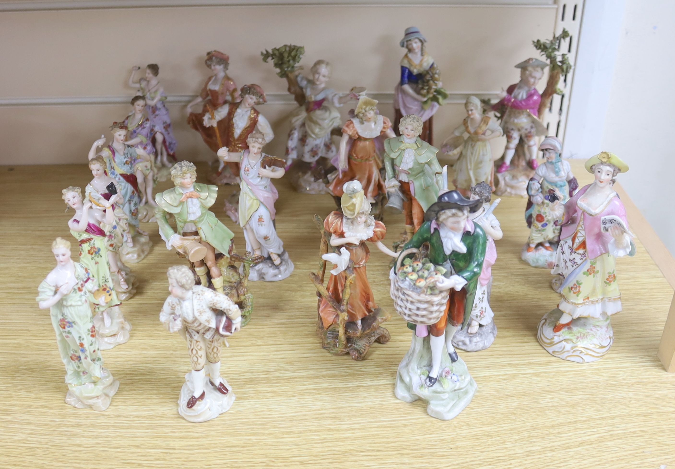 A collection of mixed Continental porcelain figurines (23)